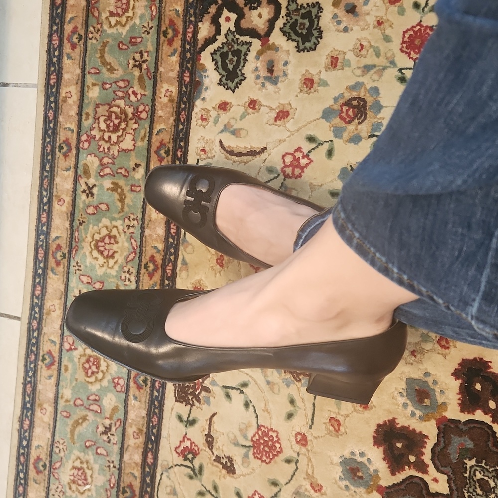 Black ballet flats with pump